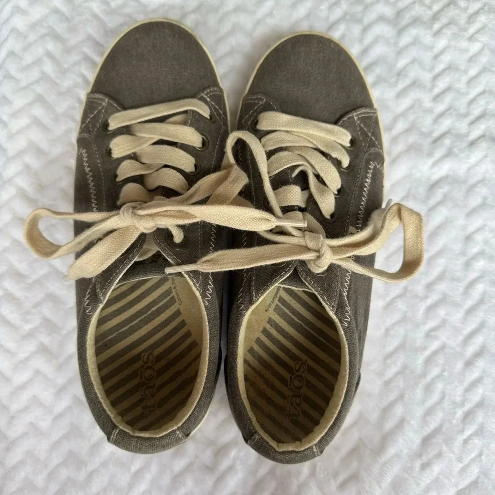 Taos Star Dark Grey Canvas Laced Sneakers 6.5”‎
